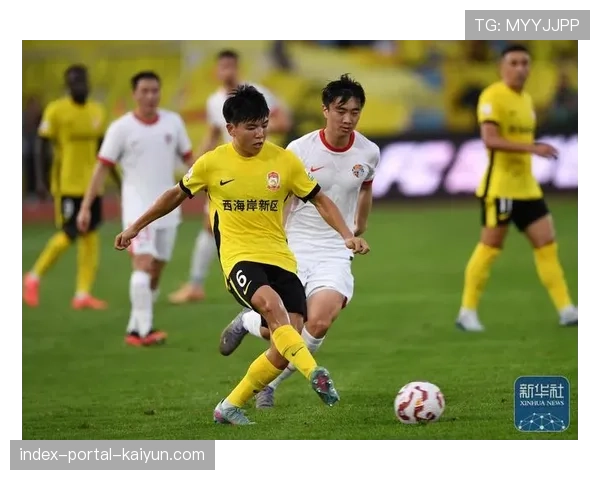 徐彬伤愈复出增强中场拦截 青岛西海岸核心展现传球简洁性 徐彬伤愈复出增强中场拦截 青岛西海岸核心展现传球简洁性