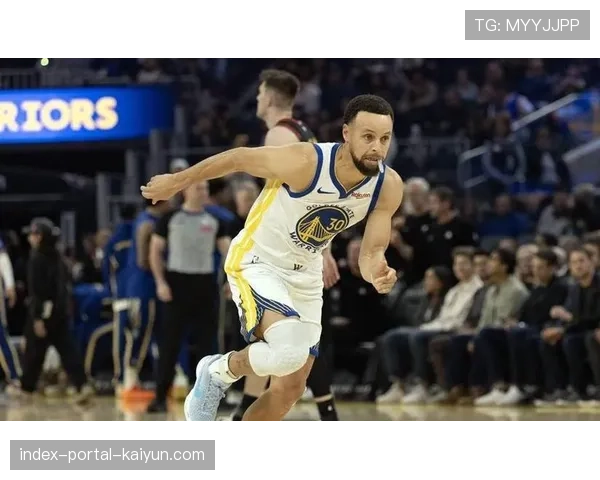 勇士库里三分威胁仍居联盟顶尖 无球跑动牵制防守