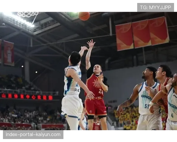 山西汾酒对阵青岛崂山 迪亚洛防守强度限制韦瑟斯庞突破